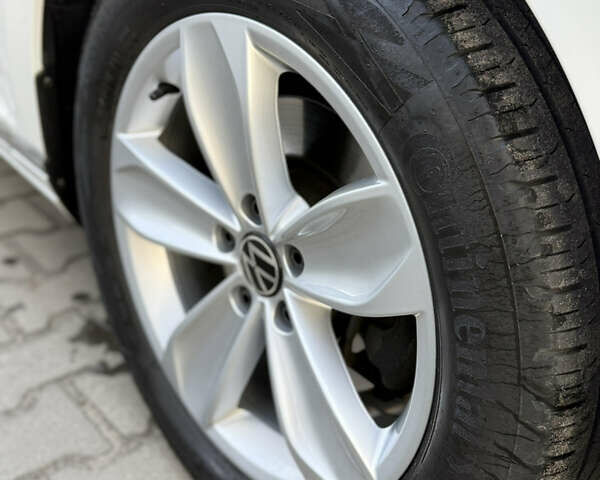 Белый Фольксваген Пассат, объемом двигателя 2 л и пробегом 197 тыс. км за 23700 $, фото 18 на Automoto.ua