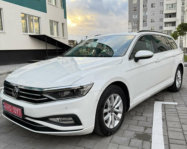 Белый Фольксваген Пассат, объемом двигателя 2 л и пробегом 205 тыс. км за 27500 $, фото 9 на Automoto.ua