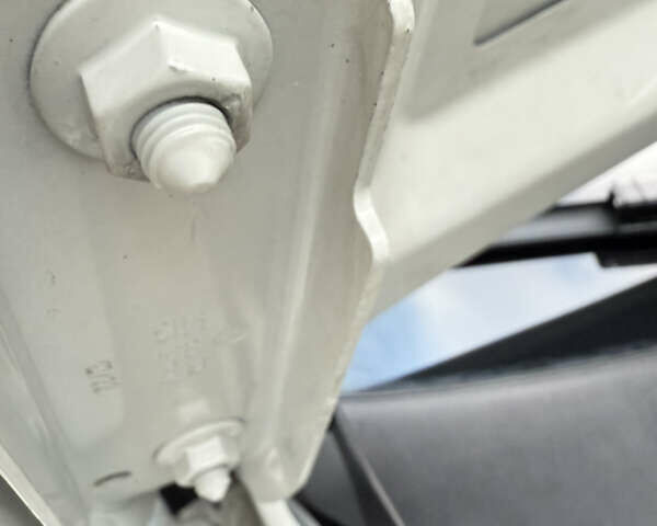 Белый Фольксваген Пассат, объемом двигателя 2 л и пробегом 205 тыс. км за 27500 $, фото 65 на Automoto.ua