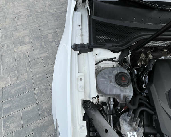 Белый Фольксваген Пассат, объемом двигателя 1.97 л и пробегом 168 тыс. км за 27349 $, фото 45 на Automoto.ua