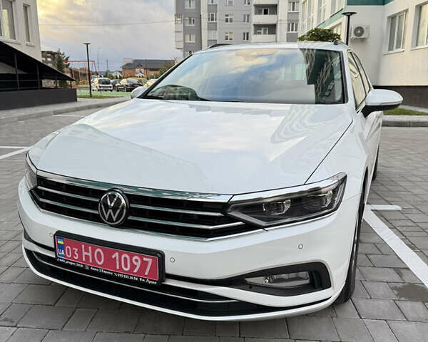 Белый Фольксваген Пассат, объемом двигателя 2 л и пробегом 205 тыс. км за 27500 $, фото 6 на Automoto.ua