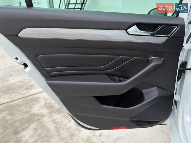 Білий Фольксваген Пассат, об'ємом двигуна 2 л та пробігом 156 тис. км за 26999 $, фото 33 на Automoto.ua