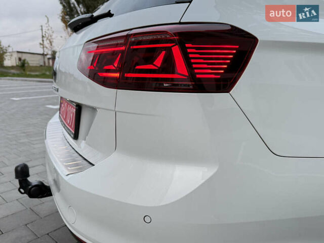 Белый Фольксваген Пассат, объемом двигателя 2 л и пробегом 205 тыс. км за 27500 $, фото 178 на Automoto.ua