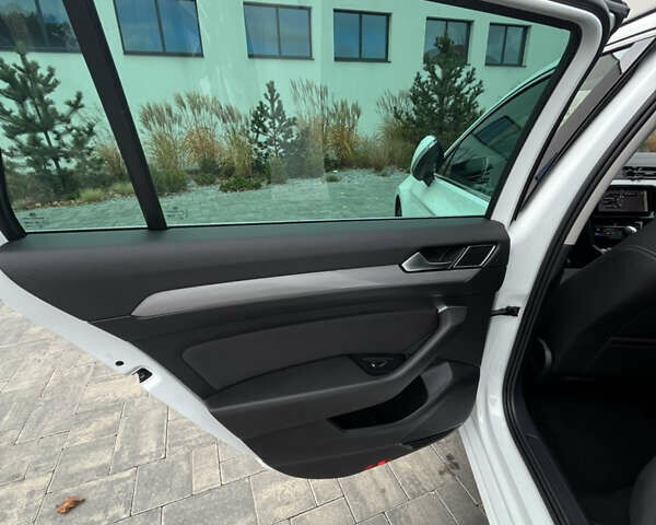 Белый Фольксваген Пассат, объемом двигателя 1.97 л и пробегом 168 тыс. км за 27349 $, фото 62 на Automoto.ua