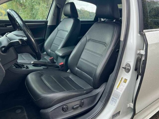 Фольксваген Пассат 2017 в Киеве на Automoto.ua Белый Фольксваген Пассат, объемом двигателя 0 л и пробегом 98 тыс. км за 9700 $, фото 10 на Automoto.ua