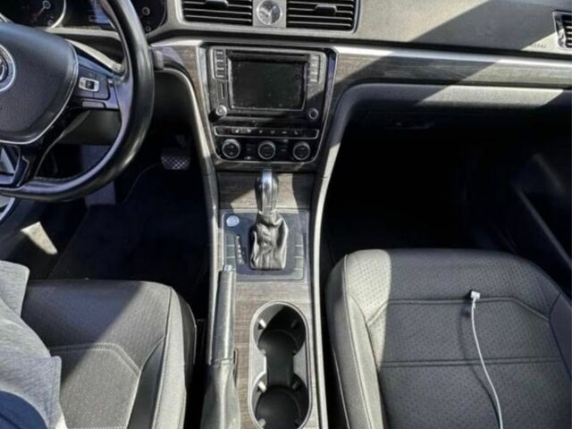 Белый Фольксваген Пассат, объемом двигателя 0 л и пробегом 130 тыс. км за 7800 $, фото 10 на Automoto.ua