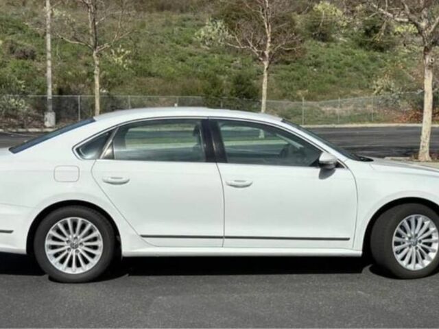 Белый Фольксваген Пассат, объемом двигателя 0 л и пробегом 130 тыс. км за 7800 $, фото 1 на Automoto.ua