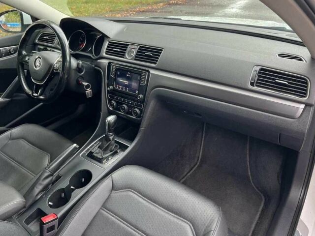 Фольксваген Пассат 2017 в Киеве на Automoto.ua Белый Фольксваген Пассат, объемом двигателя 0 л и пробегом 98 тыс. км за 9700 $, фото 6 на Automoto.ua