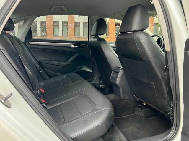 Фольксваген Пассат 2017 в Киеве на Automoto.ua Белый Фольксваген Пассат, объемом двигателя 0 л и пробегом 98 тыс. км за 9700 $, фото 7 на Automoto.ua