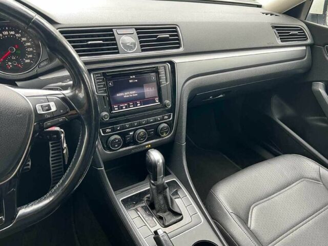 Фольксваген Пассат 2017 в Киеве на Automoto.ua Белый Фольксваген Пассат, объемом двигателя 0 л и пробегом 98 тыс. км за 9700 $, фото 11 на Automoto.ua