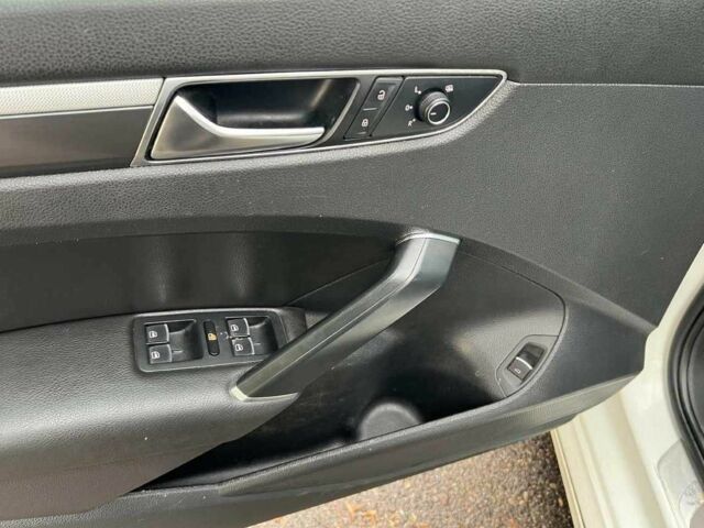 Фольксваген Пассат 2017 в Киеве на Automoto.ua Белый Фольксваген Пассат, объемом двигателя 0 л и пробегом 98 тыс. км за 9700 $, фото 16 на Automoto.ua