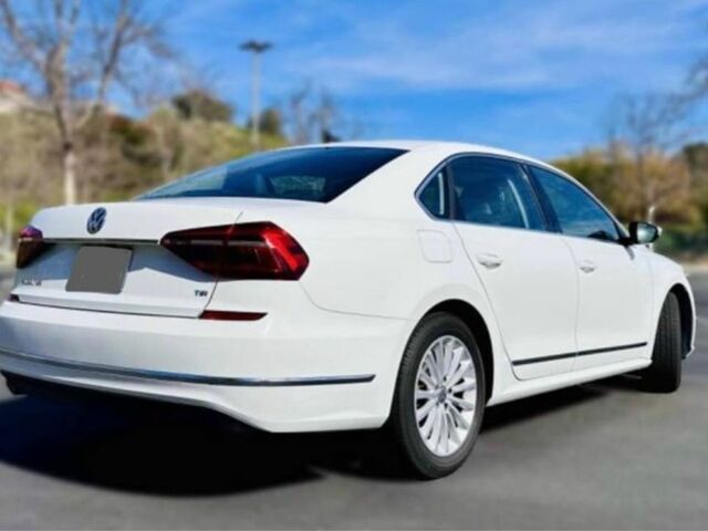 Белый Фольксваген Пассат, объемом двигателя 0 л и пробегом 130 тыс. км за 7800 $, фото 4 на Automoto.ua