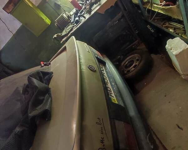 Бежевый Фольксваген Пассат, объемом двигателя 1.6 л и пробегом 300 тыс. км за 1000 $, фото 7 на Automoto.ua