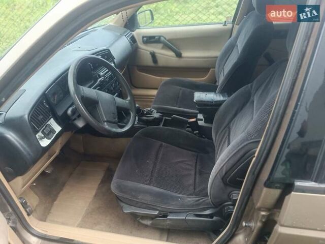 Бежевий Фольксваген Пассат, об'ємом двигуна 1.8 л та пробігом 300 тис. км за 1300 $, фото 3 на Automoto.ua