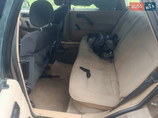 Бежевий Фольксваген Пассат, об'ємом двигуна 1.8 л та пробігом 300 тис. км за 1300 $, фото 4 на Automoto.ua