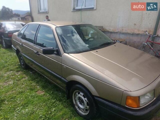 Бежевий Фольксваген Пассат, об'ємом двигуна 1.8 л та пробігом 300 тис. км за 1300 $, фото 1 на Automoto.ua