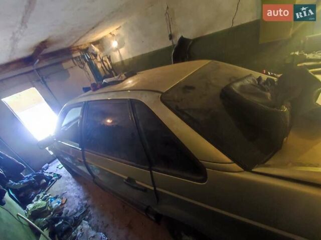 Бежевый Фольксваген Пассат, объемом двигателя 1.6 л и пробегом 300 тыс. км за 1000 $, фото 6 на Automoto.ua