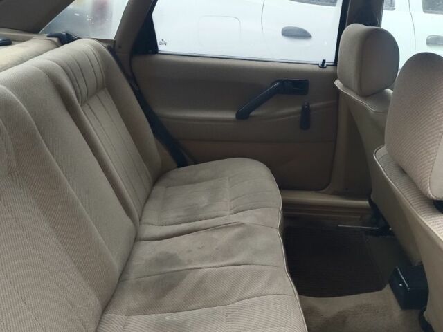 Бежевый Фольксваген Пассат, объемом двигателя 2 л и пробегом 426 тыс. км за 2200 $, фото 4 на Automoto.ua