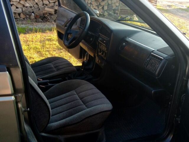 Бежевый Фольксваген Пассат, объемом двигателя 2 л и пробегом 239 тыс. км за 800 $, фото 2 на Automoto.ua