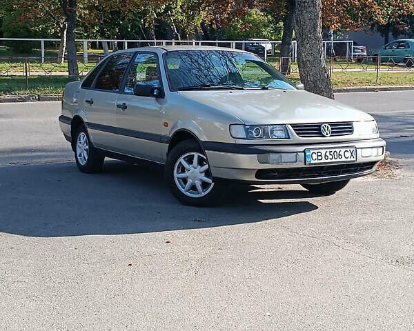 Бежевый Фольксваген Пассат, объемом двигателя 1.8 л и пробегом 298 тыс. км за 2500 $, фото 12 на Automoto.ua