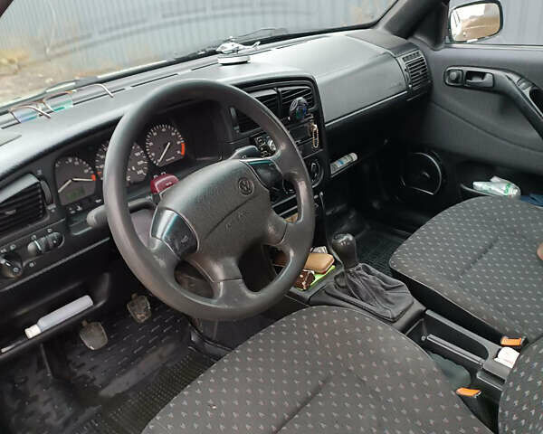 Бежевый Фольксваген Пассат, объемом двигателя 1.8 л и пробегом 298 тыс. км за 2500 $, фото 1 на Automoto.ua