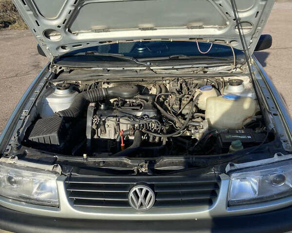 Бежевый Фольксваген Пассат, объемом двигателя 1.8 л и пробегом 298 тыс. км за 2500 $, фото 10 на Automoto.ua