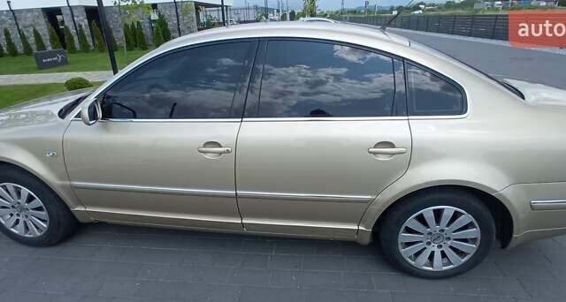 Бежевый Фольксваген Пассат, объемом двигателя 1.6 л и пробегом 300 тыс. км за 5000 $, фото 6 на Automoto.ua