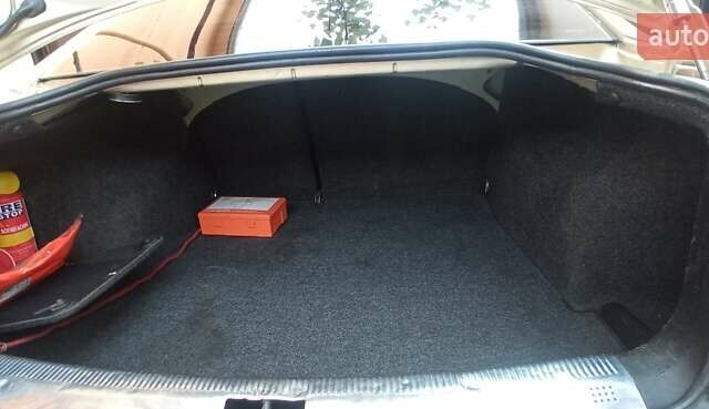 Бежевый Фольксваген Пассат, объемом двигателя 1.6 л и пробегом 300 тыс. км за 5000 $, фото 36 на Automoto.ua