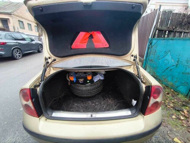 Бежевый Фольксваген Пассат, объемом двигателя 1.8 л и пробегом 320 тыс. км за 4500 $, фото 3 на Automoto.ua