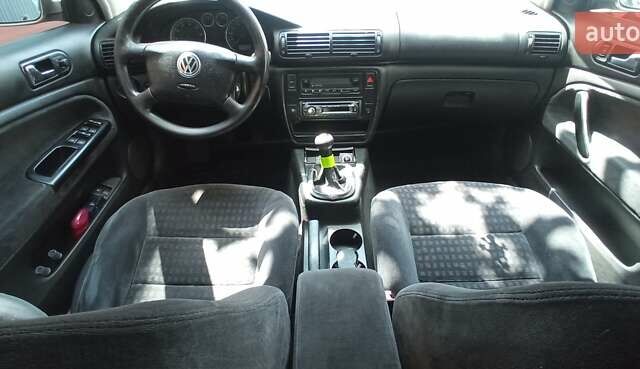 Бежевый Фольксваген Пассат, объемом двигателя 1.6 л и пробегом 300 тыс. км за 5000 $, фото 32 на Automoto.ua