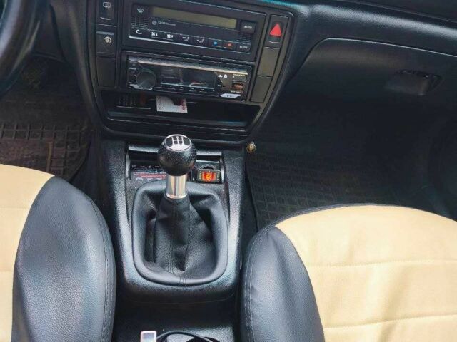 Бежевый Фольксваген Пассат, объемом двигателя 1.8 л и пробегом 320 тыс. км за 4500 $, фото 5 на Automoto.ua