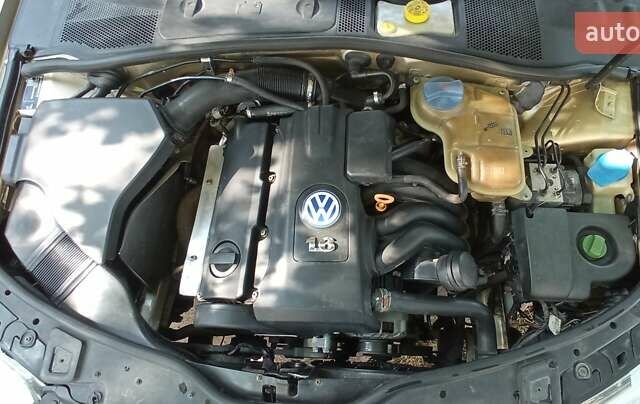 Бежевый Фольксваген Пассат, объемом двигателя 1.6 л и пробегом 300 тыс. км за 5000 $, фото 11 на Automoto.ua