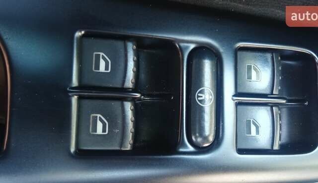 Бежевый Фольксваген Пассат, объемом двигателя 1.6 л и пробегом 300 тыс. км за 5000 $, фото 2 на Automoto.ua