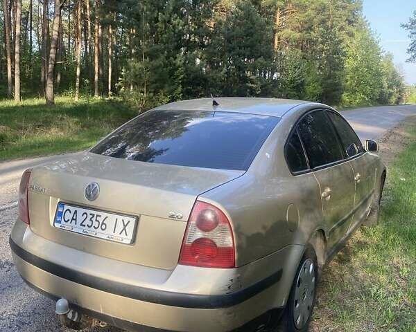 Бежевый Фольксваген Пассат, объемом двигателя 2 л и пробегом 300 тыс. км за 3300 $, фото 2 на Automoto.ua