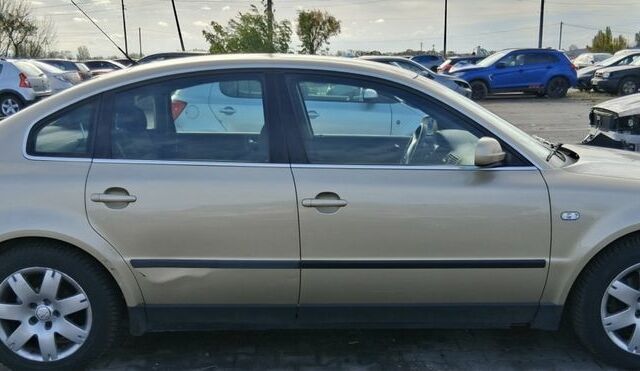 Бежевый Фольксваген Пассат, объемом двигателя 1.9 л и пробегом 280 тыс. км за 1600 $, фото 7 на Automoto.ua