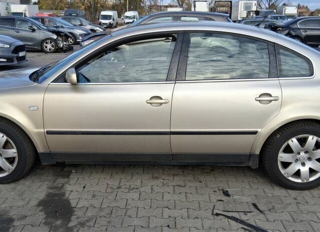 Бежевый Фольксваген Пассат, объемом двигателя 1.9 л и пробегом 280 тыс. км за 1600 $, фото 3 на Automoto.ua