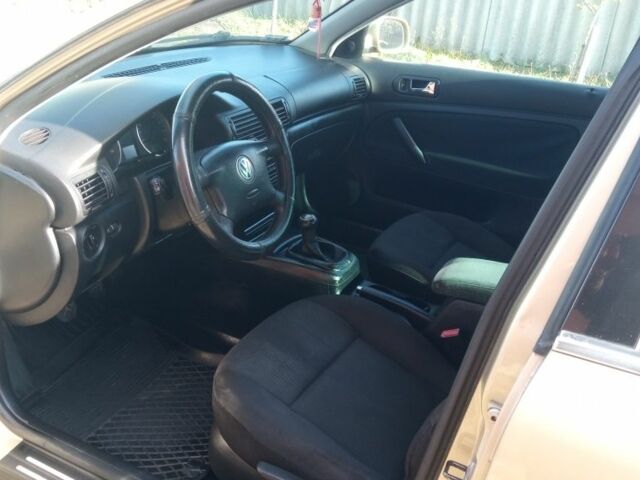 Бежевий Фольксваген Пассат, об'ємом двигуна 1.9 л та пробігом 300 тис. км за 2400 $, фото 10 на Automoto.ua