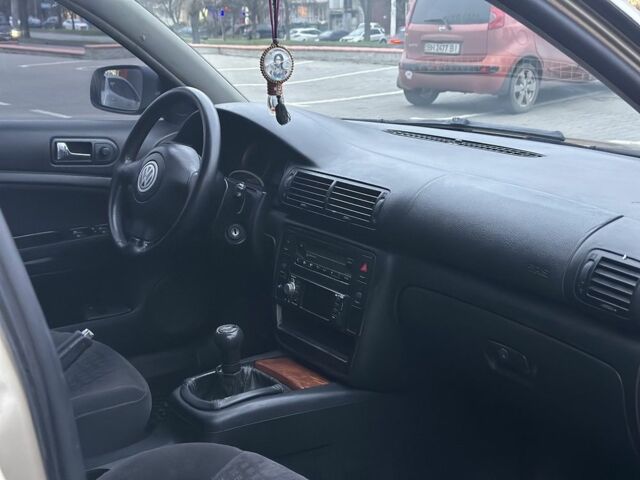 Бежевый Фольксваген Пассат, объемом двигателя 1.8 л и пробегом 300 тыс. км за 3550 $, фото 7 на Automoto.ua