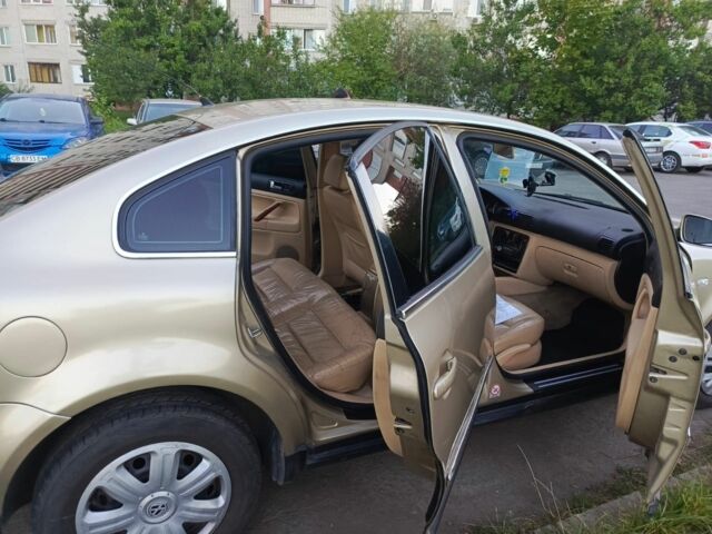 Бежевый Фольксваген Пассат, объемом двигателя 1.9 л и пробегом 380 тыс. км за 3850 $, фото 1 на Automoto.ua