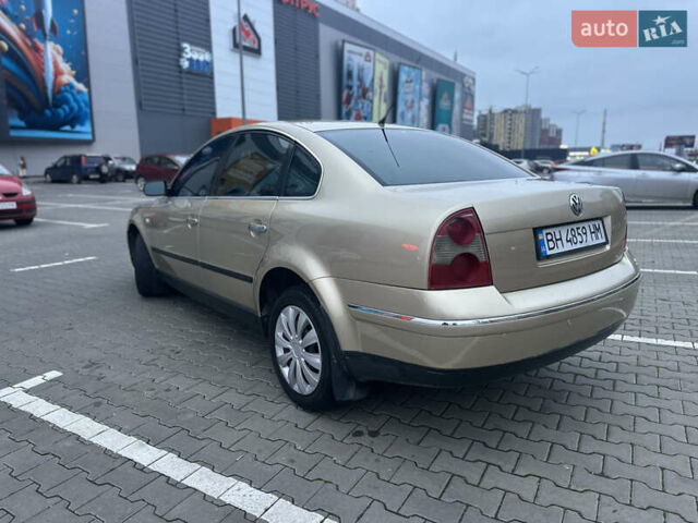 Бежевий Фольксваген Пассат, об'ємом двигуна 1.8 л та пробігом 300 тис. км за 3550 $, фото 3 на Automoto.ua