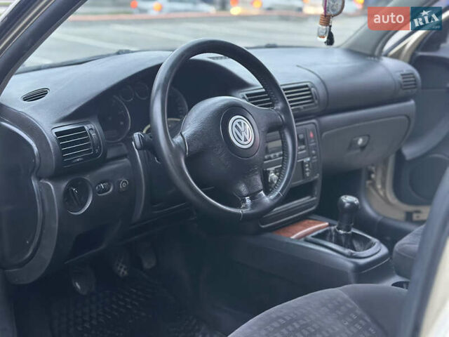 Бежевий Фольксваген Пассат, об'ємом двигуна 1.8 л та пробігом 300 тис. км за 3550 $, фото 7 на Automoto.ua