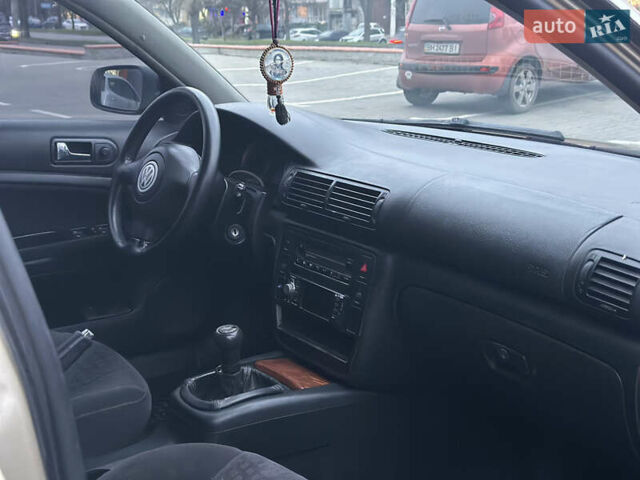 Бежевий Фольксваген Пассат, об'ємом двигуна 1.8 л та пробігом 300 тис. км за 3550 $, фото 6 на Automoto.ua