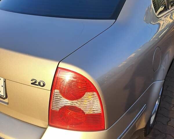 Бежевий Фольксваген Пассат, об'ємом двигуна 2 л та пробігом 180 тис. км за 6700 $, фото 4 на Automoto.ua