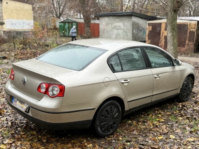 Бежевый Фольксваген Пассат, объемом двигателя 2 л и пробегом 300 тыс. км за 2199 $, фото 4 на Automoto.ua