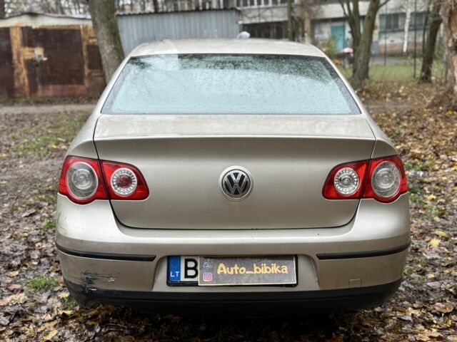 Бежевый Фольксваген Пассат, объемом двигателя 2 л и пробегом 300 тыс. км за 2199 $, фото 3 на Automoto.ua