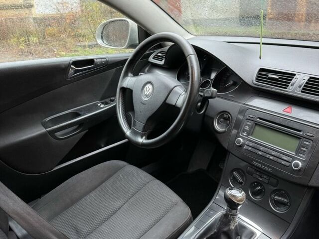 Бежевый Фольксваген Пассат, объемом двигателя 2 л и пробегом 300 тыс. км за 2199 $, фото 9 на Automoto.ua