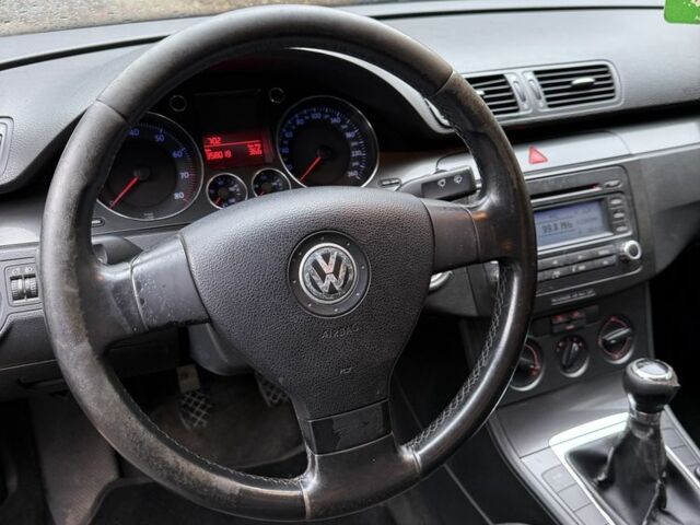 Бежевый Фольксваген Пассат, объемом двигателя 2 л и пробегом 300 тыс. км за 2199 $, фото 11 на Automoto.ua