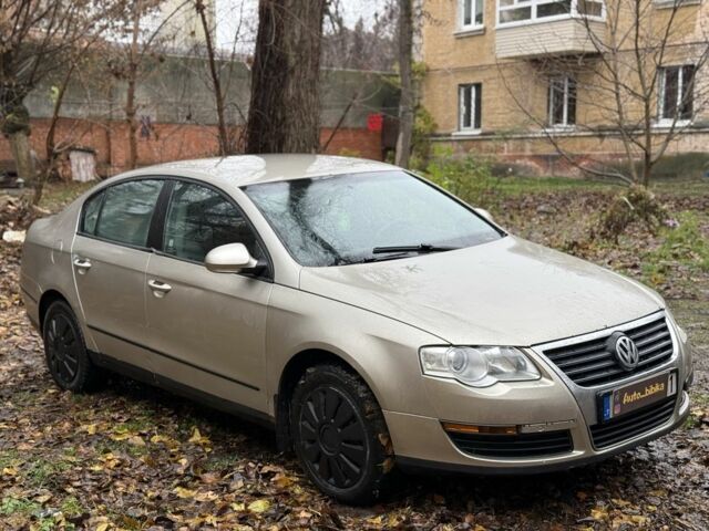 Бежевый Фольксваген Пассат, объемом двигателя 2 л и пробегом 300 тыс. км за 2199 $, фото 1 на Automoto.ua