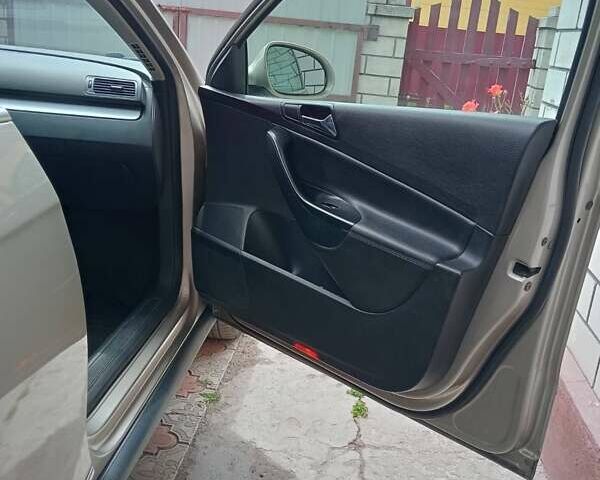 Бежевый Фольксваген Пассат, объемом двигателя 1.98 л и пробегом 280 тыс. км за 8300 $, фото 14 на Automoto.ua