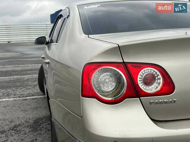 Бежевый Фольксваген Пассат, объемом двигателя 2 л и пробегом 290 тыс. км за 6900 $, фото 8 на Automoto.ua